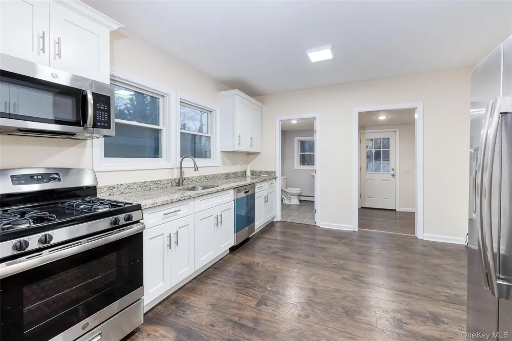 30170 Main Road Cutchogue, NY 11935