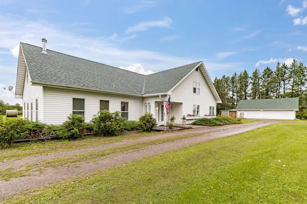 3723 Birchwood Road Kettle River, MN 55757
