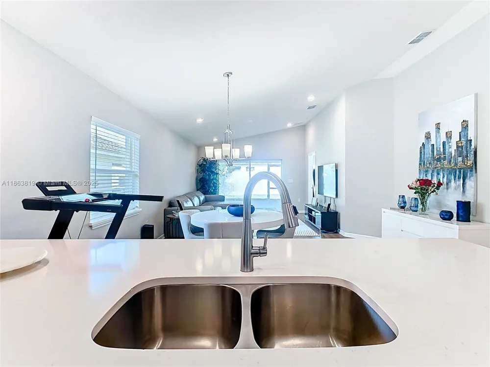 1060 Cascade Drive Davenport, FL 33837