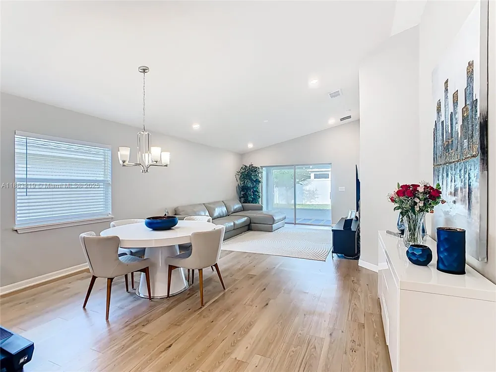 1060 Cascade Drive Davenport, FL 33837