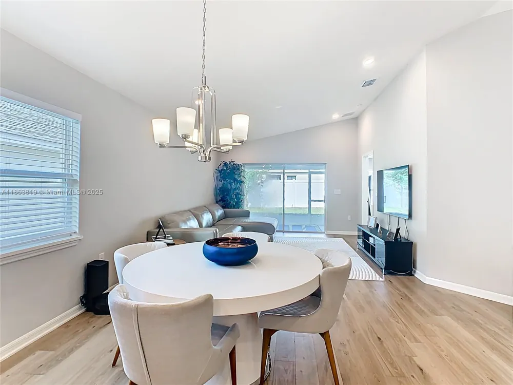 1060 Cascade Drive Davenport, FL 33837