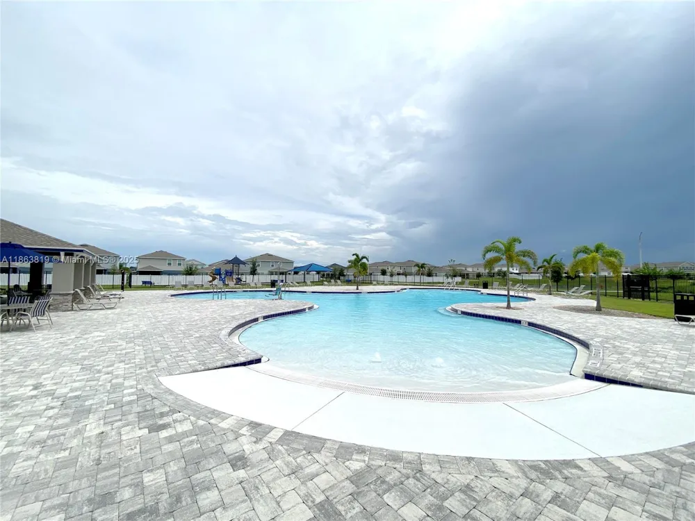 1060 Cascade Drive Davenport, FL 33837