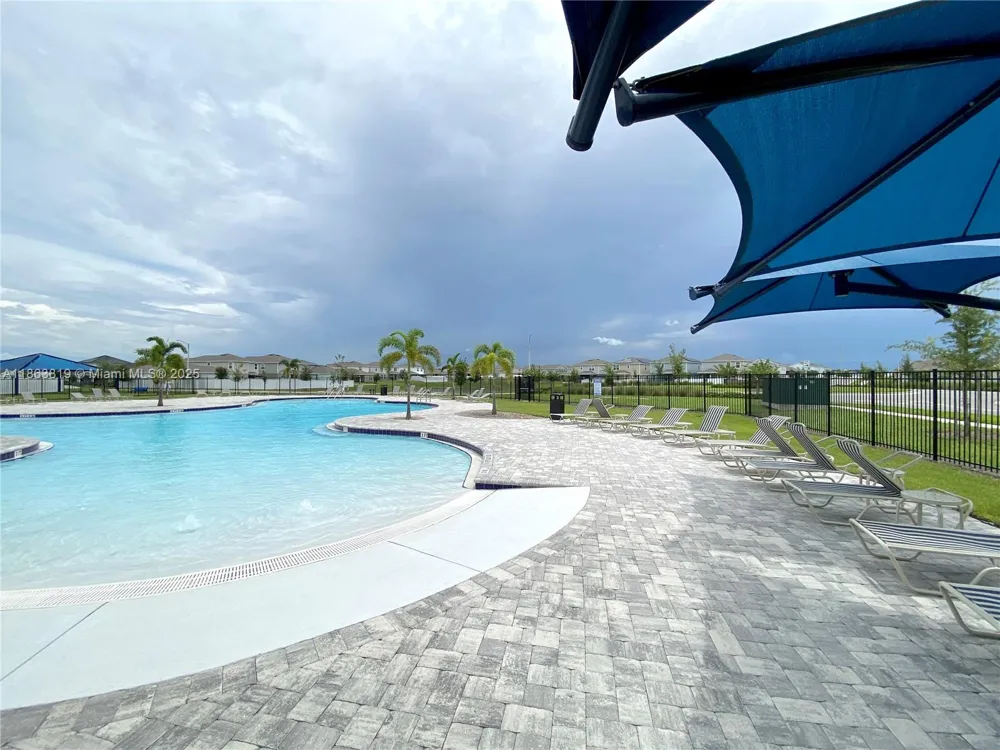 1060 Cascade Drive Davenport, FL 33837