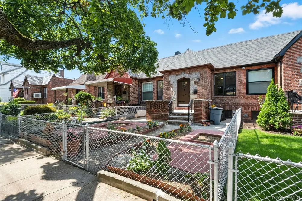 5958 69th Place Maspeth, NY 11378