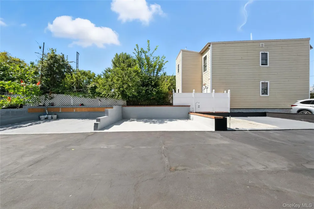 5958 69th Place Maspeth, NY 11378