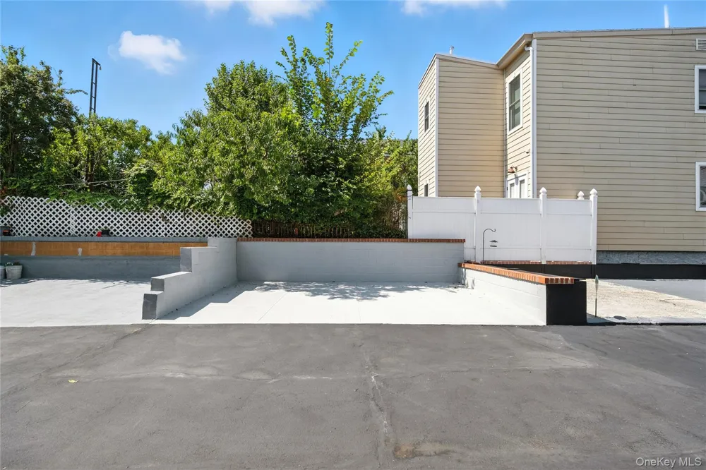 5958 69th Place Maspeth, NY 11378
