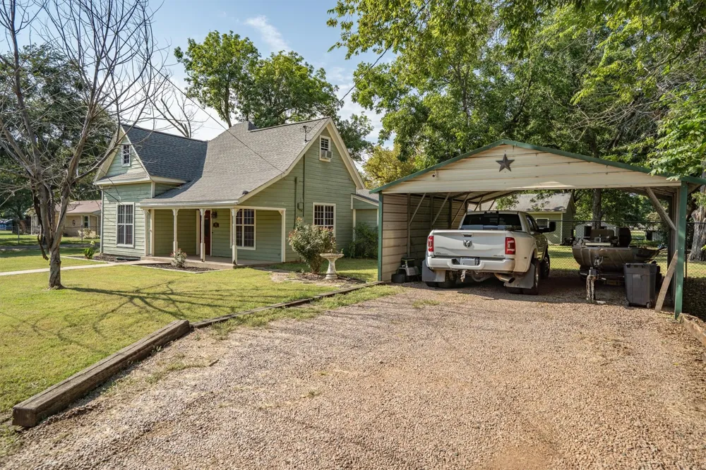 801 E Main Street Tioga, TX 76271