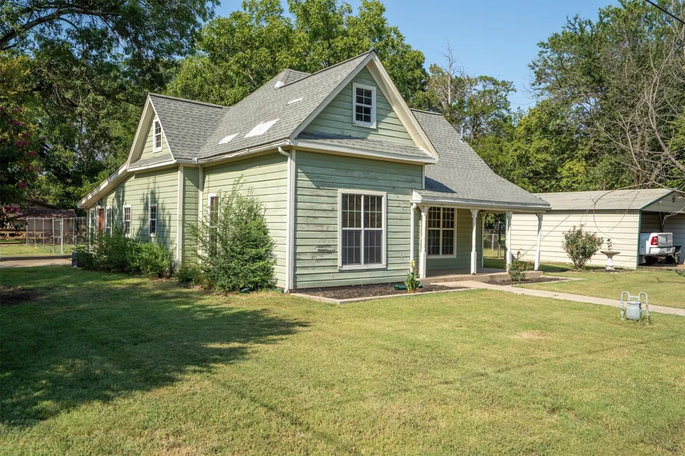 801 E Main Street Tioga, TX 76271