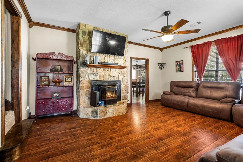 801 E Main Street Tioga, TX 76271