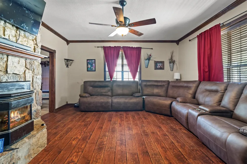 801 E Main Street Tioga, TX 76271