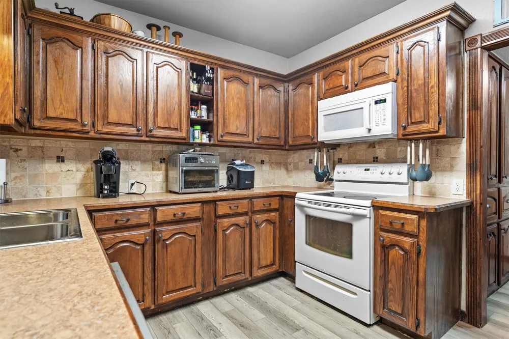 801 E Main Street Tioga, TX 76271