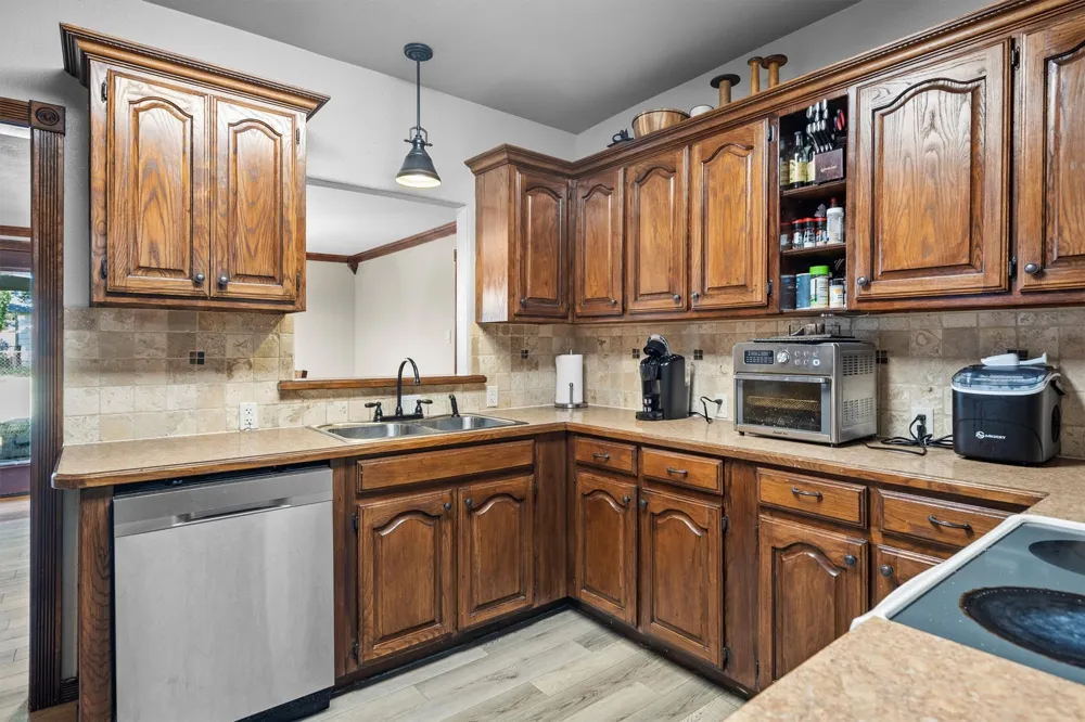 801 E Main Street Tioga, TX 76271