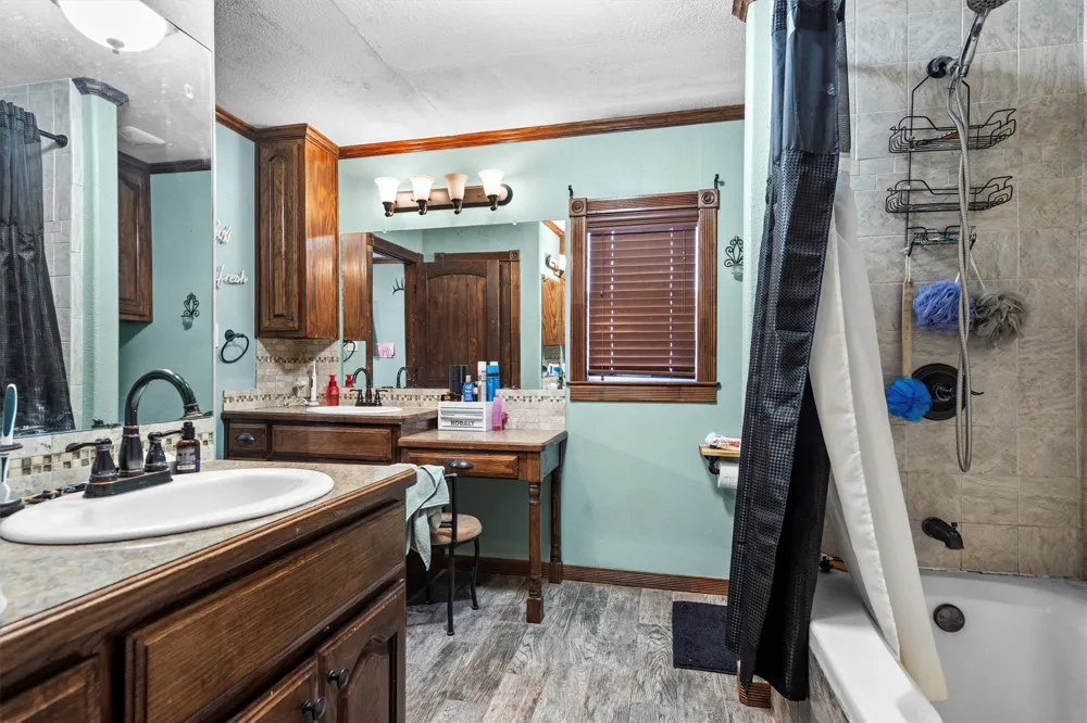 801 E Main Street Tioga, TX 76271