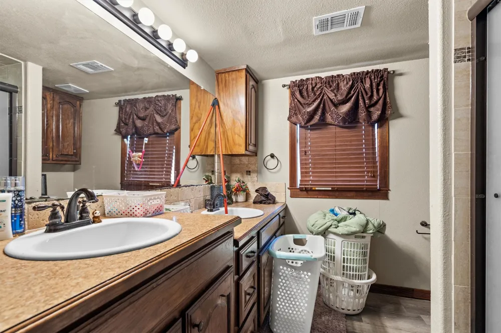 801 E Main Street Tioga, TX 76271