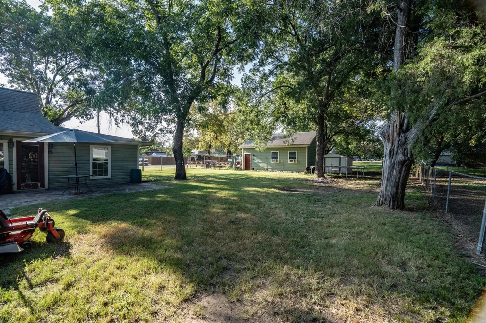 801 E Main Street Tioga, TX 76271