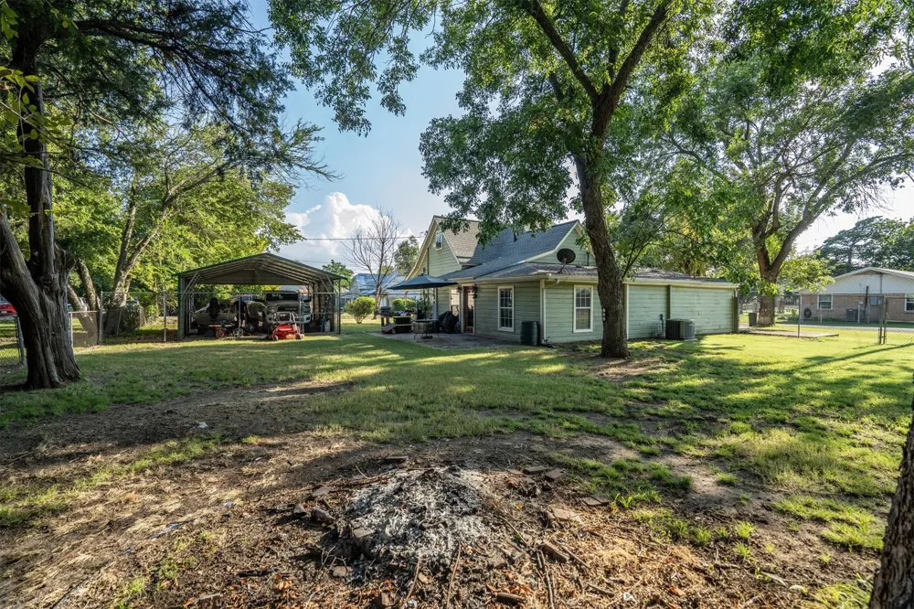 801 E Main Street Tioga, TX 76271
