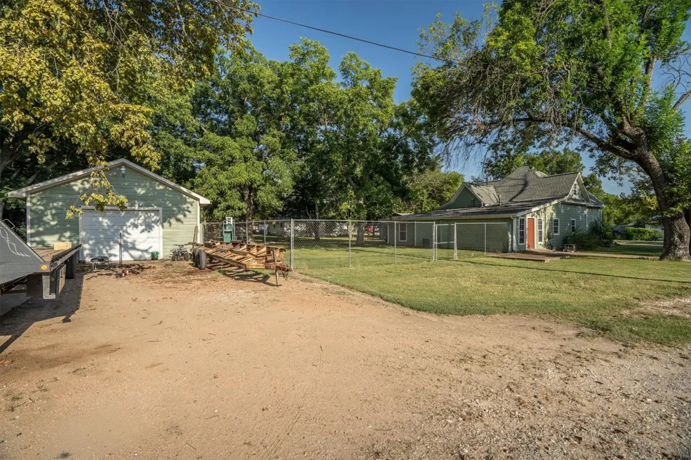 801 E Main Street Tioga, TX 76271