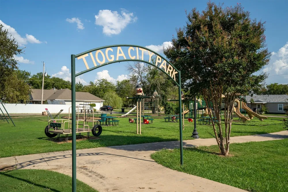 801 E Main Street Tioga, TX 76271
