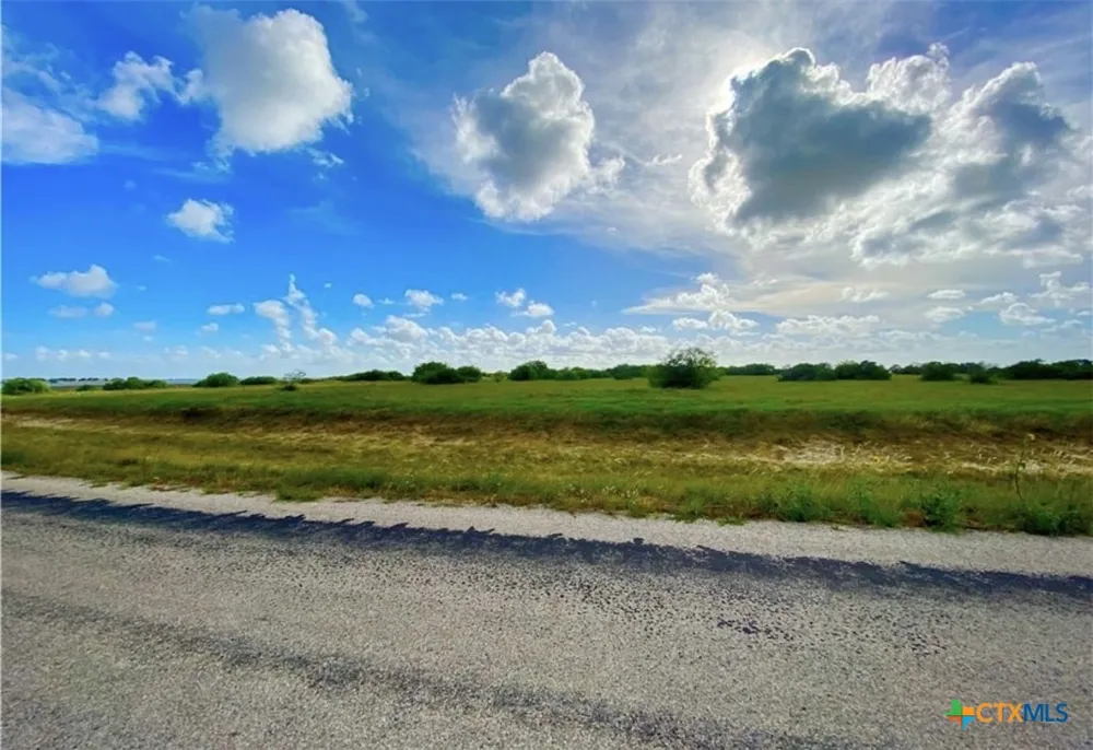 61 Falcon Way Palacios, TX 77465
