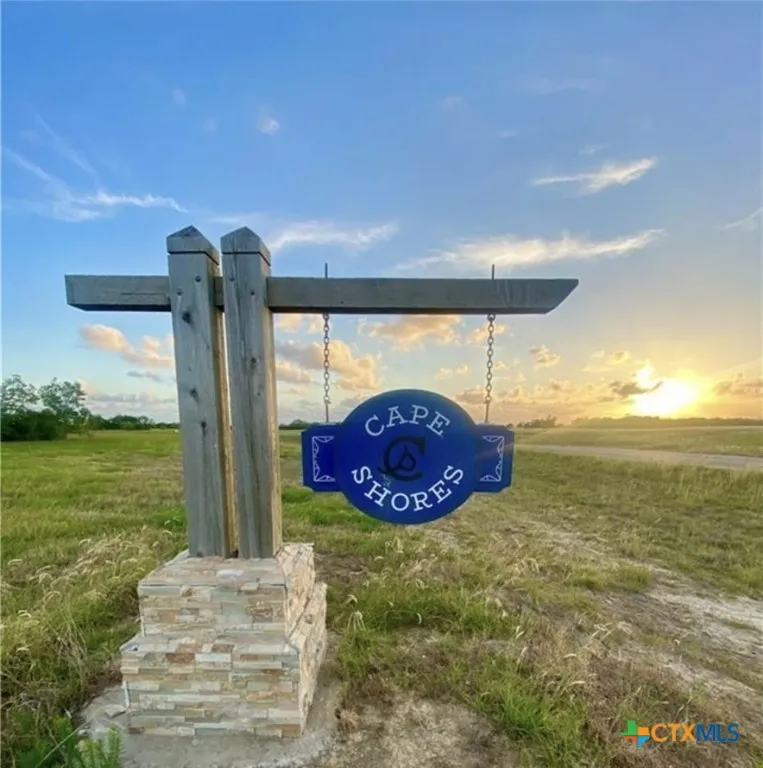61 Falcon Way Palacios, TX 77465
