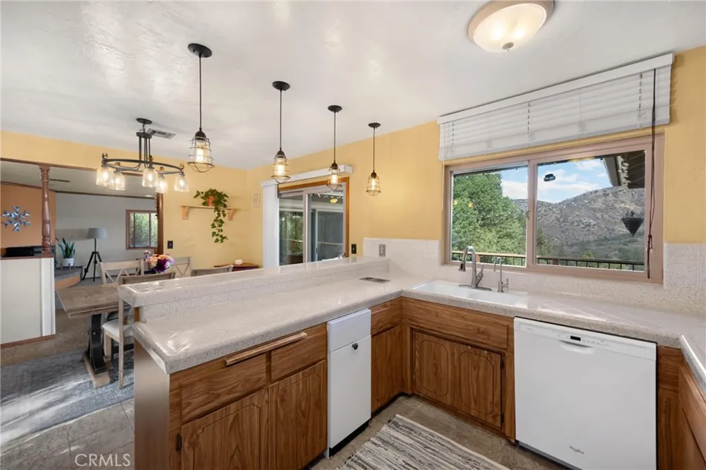 5495 Summit Drive Wrightwood, CA 92397
