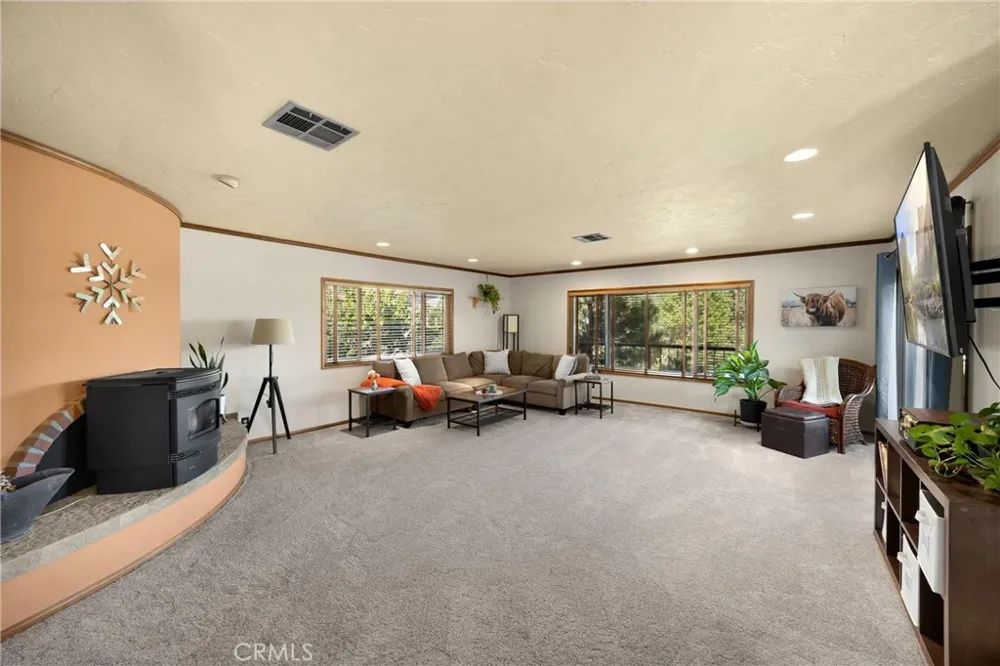 5495 Summit Drive Wrightwood, CA 92397