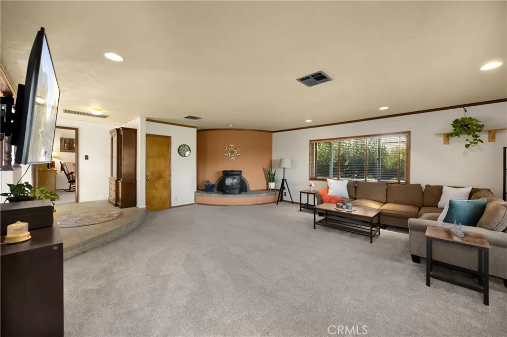 5495 Summit Drive Wrightwood, CA 92397