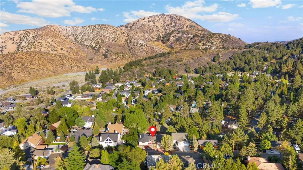 5495 Summit Drive Wrightwood, CA 92397