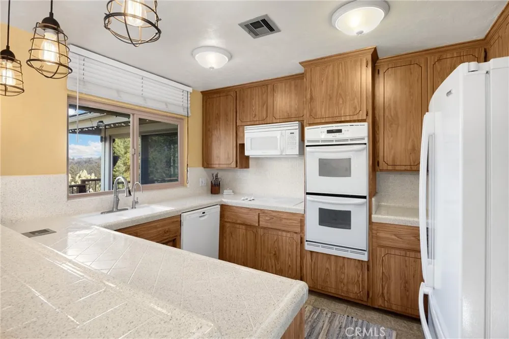 5495 Summit Drive Wrightwood, CA 92397