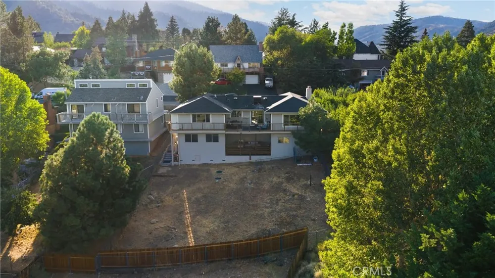 5495 Summit Drive Wrightwood, CA 92397