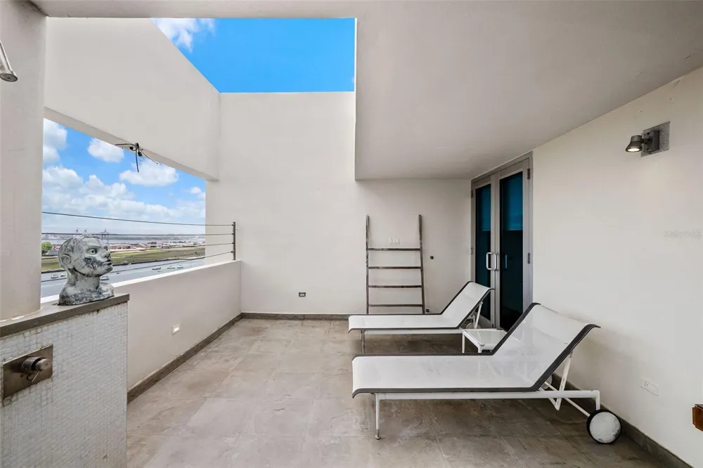550 AVENIDA CONSTITUCION #PH-1608 San Juan, PR 00901