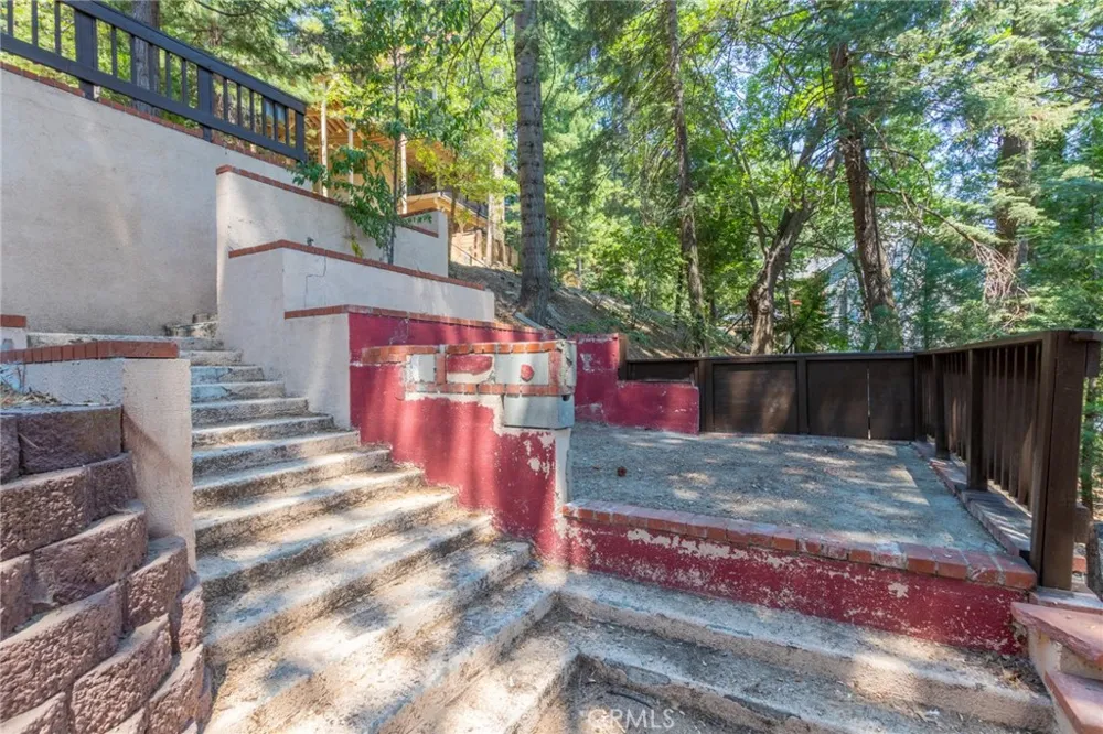 260 S Fairway Drive Twin Peaks, CA 92391