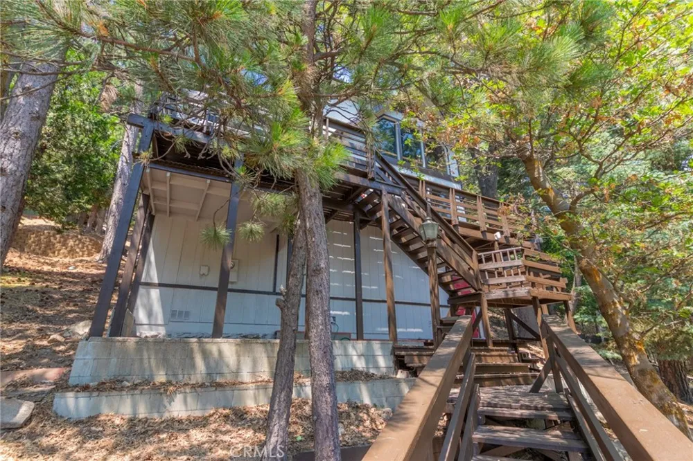 260 S Fairway Drive Twin Peaks, CA 92391