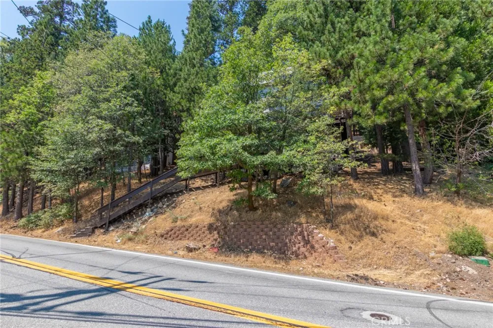 260 S Fairway Drive Twin Peaks, CA 92391