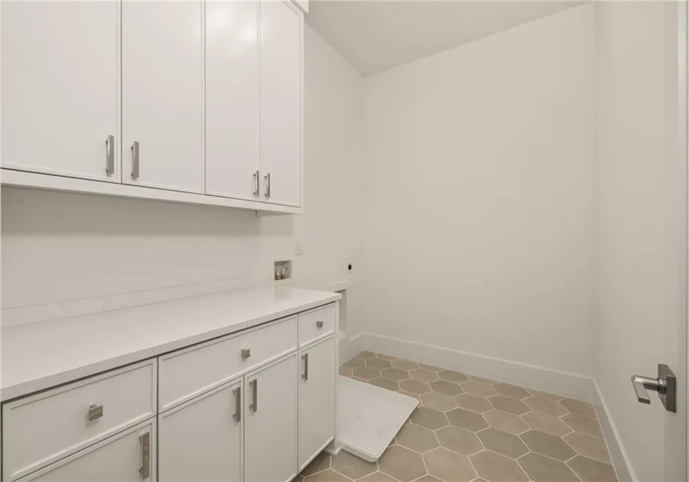 1064 Lupo Loop Chattahoochee Hills, GA 30268