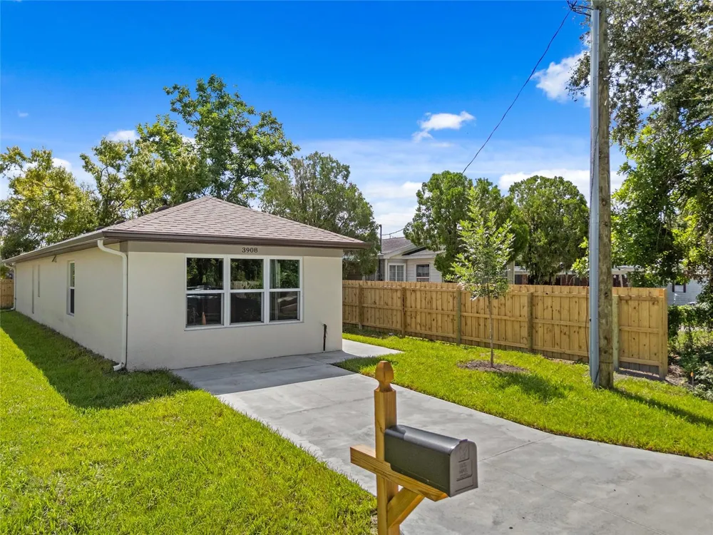 3908 WALNUT AVENUE Sarasota, FL 34234