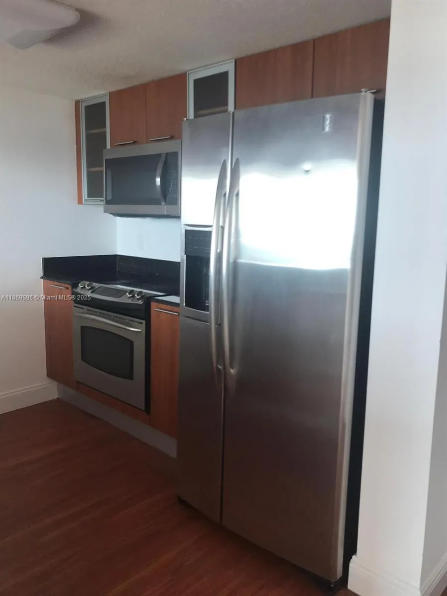 1800 Bayshore Dr #3910 Miami, FL 33132
