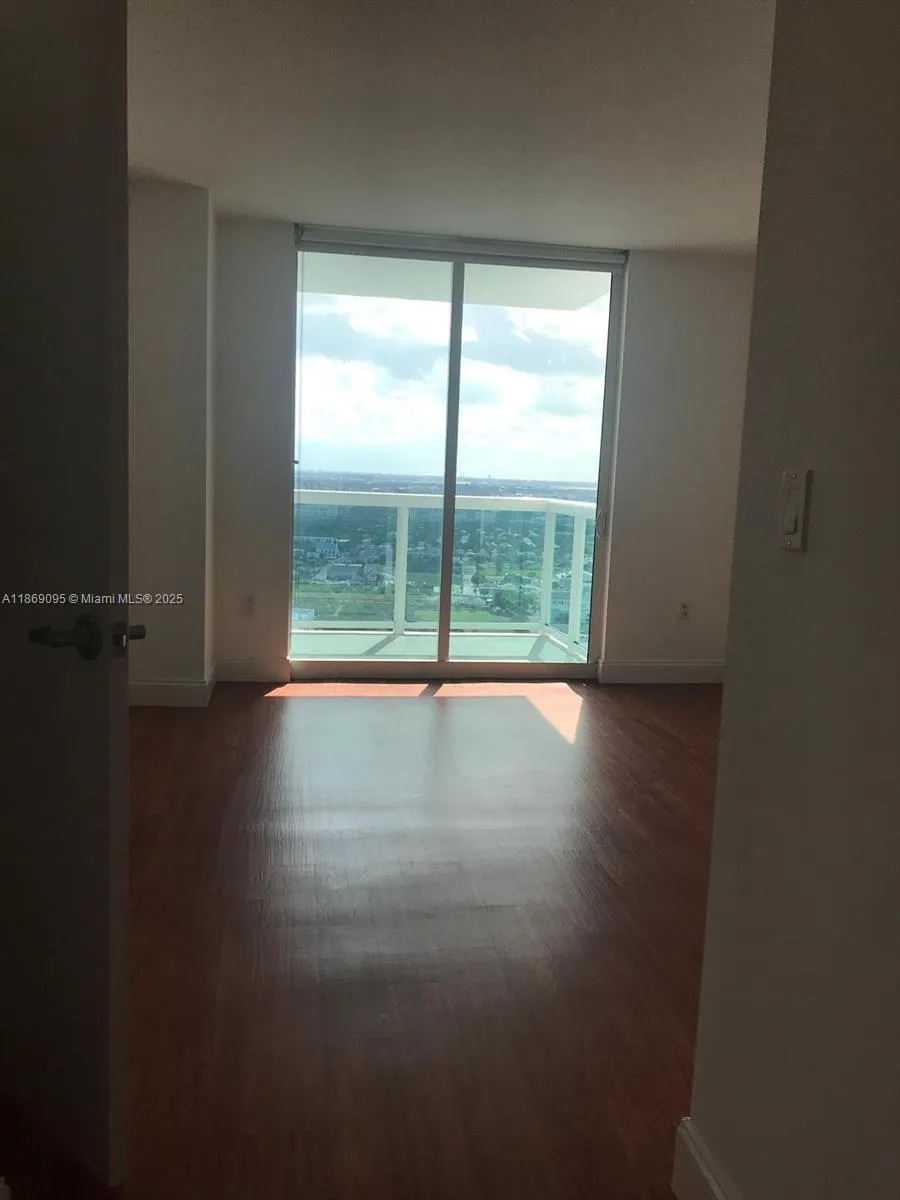 1800 Bayshore Dr #3910 Miami, FL 33132