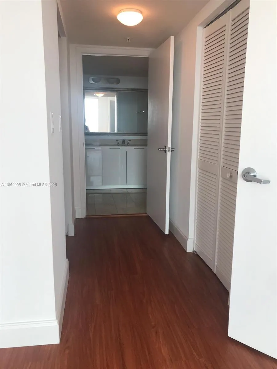 1800 Bayshore Dr #3910 Miami, FL 33132