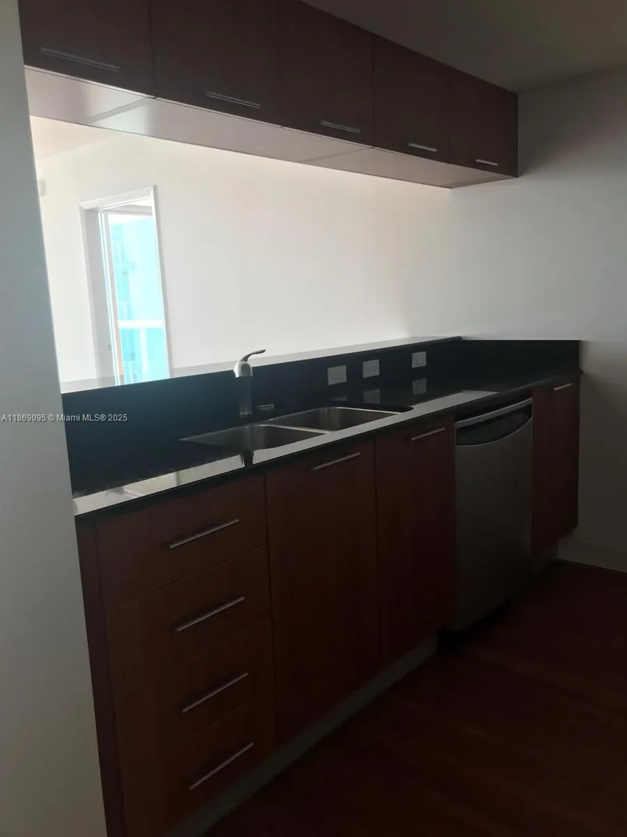 1800 Bayshore Dr #3910 Miami, FL 33132
