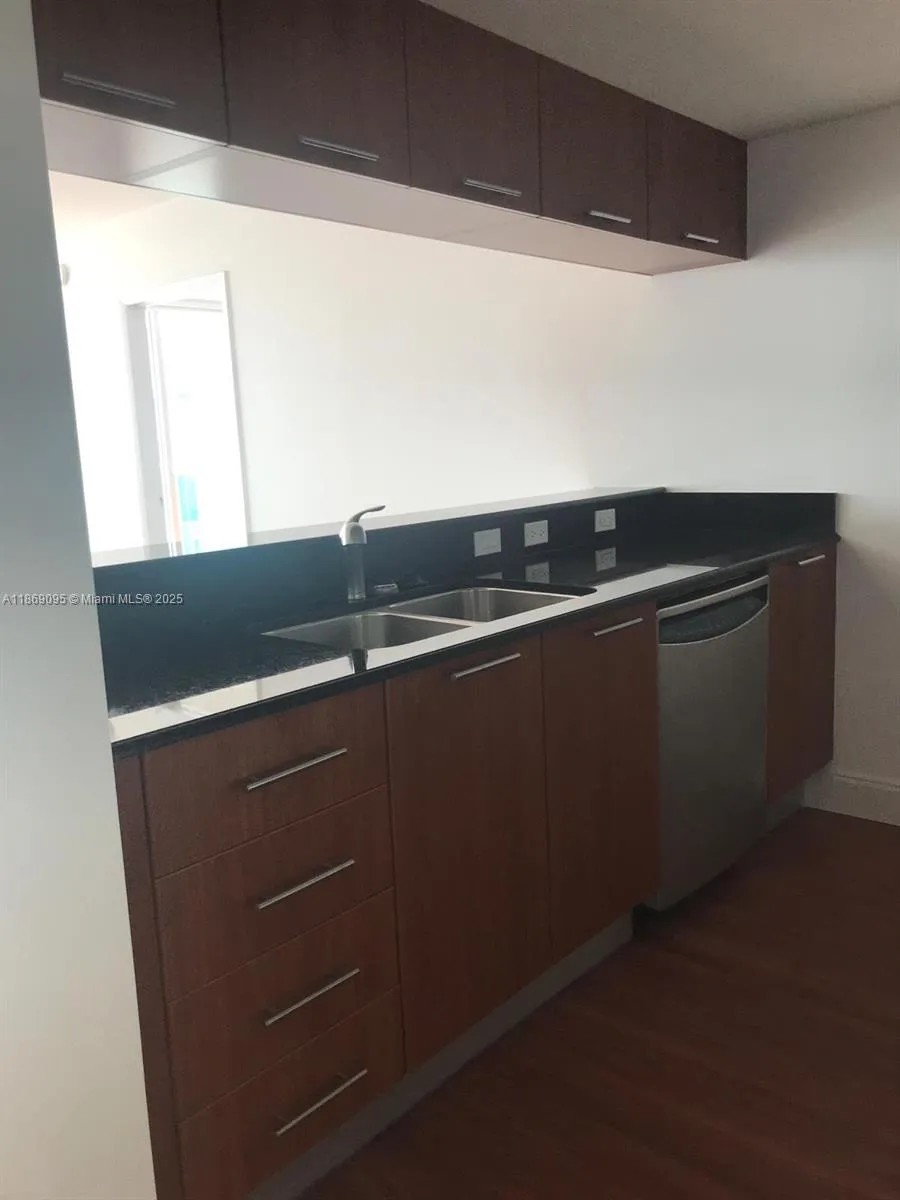 1800 Bayshore Dr #3910 Miami, FL 33132