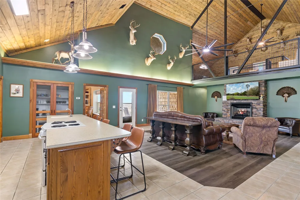 300 PR 14030 Blossom, TX 75416