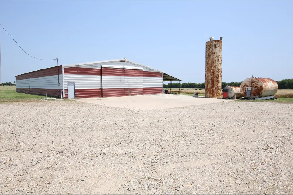 300 PR 14030 Blossom, TX 75416