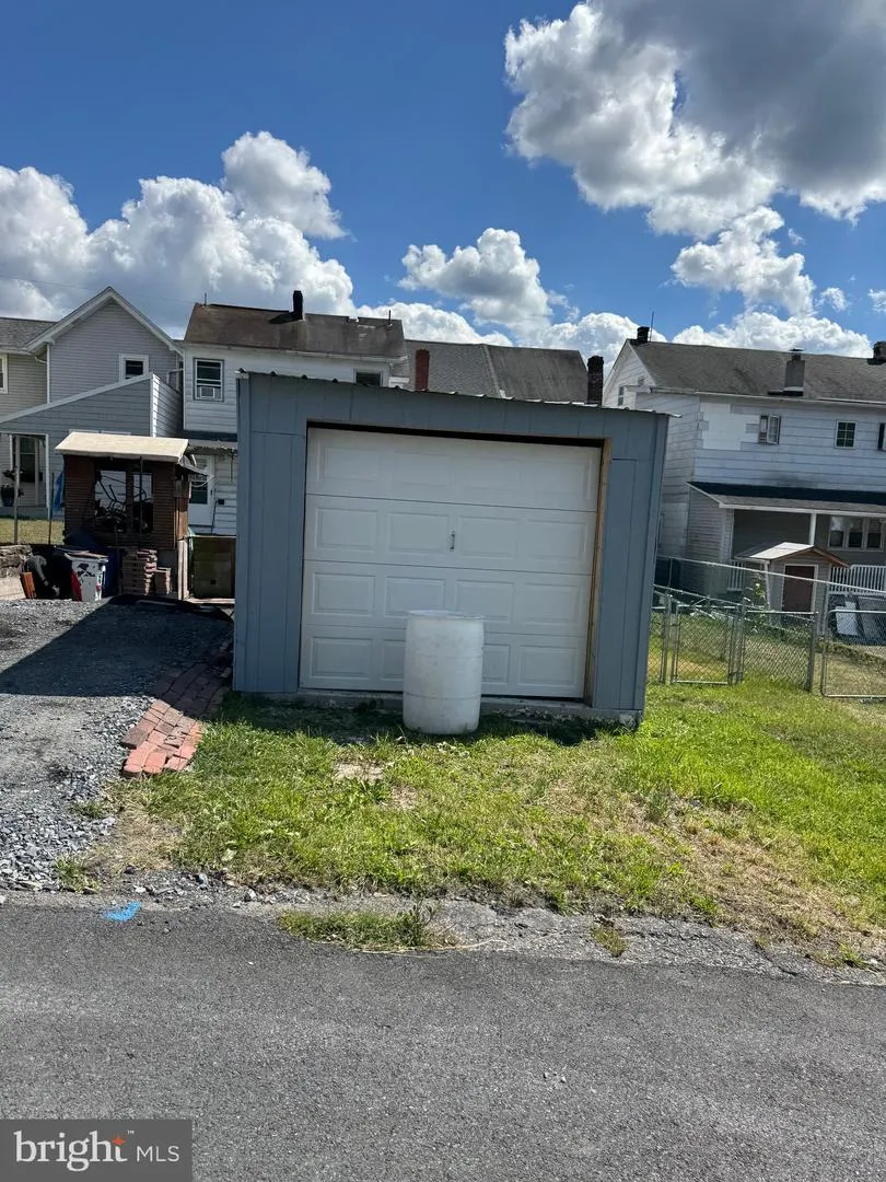 413 E UNION STREET Tamaqua, PA 18252