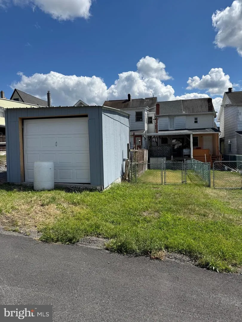 413 E UNION STREET Tamaqua, PA 18252