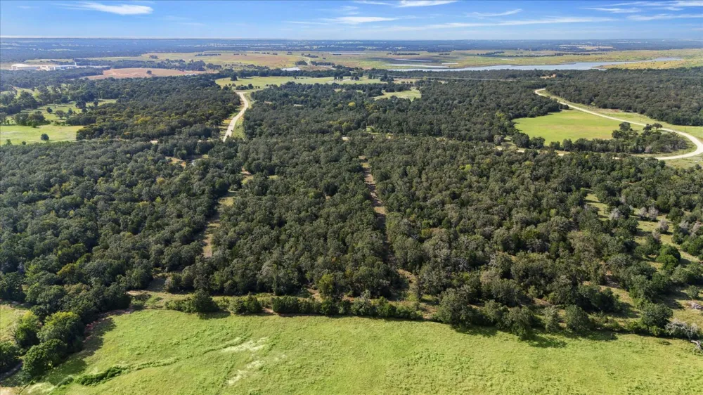 29 Walleye Creek Trail Lexington, TX 78947