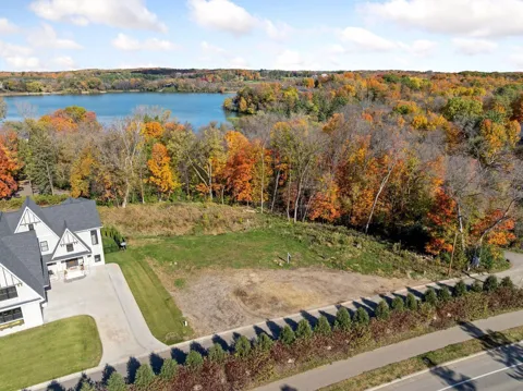 1050 Old Long Lake Road