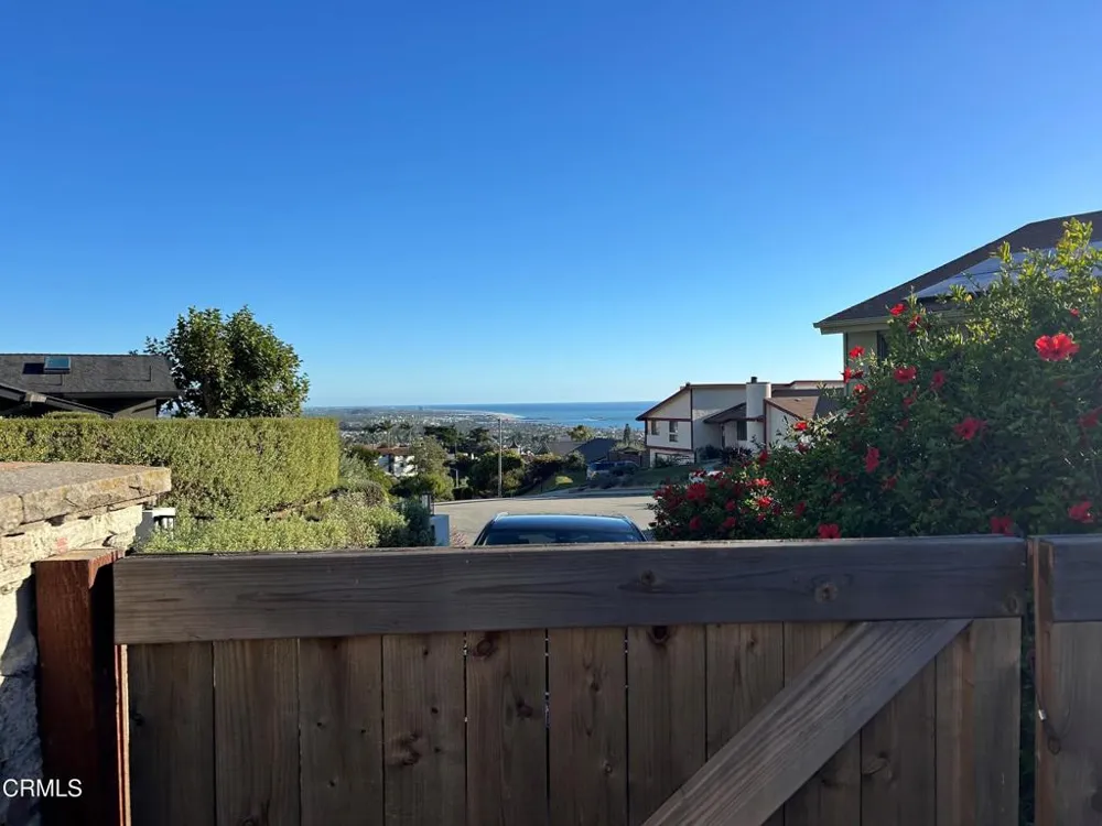 1690 Buena Vista Street Ventura, CA 93001