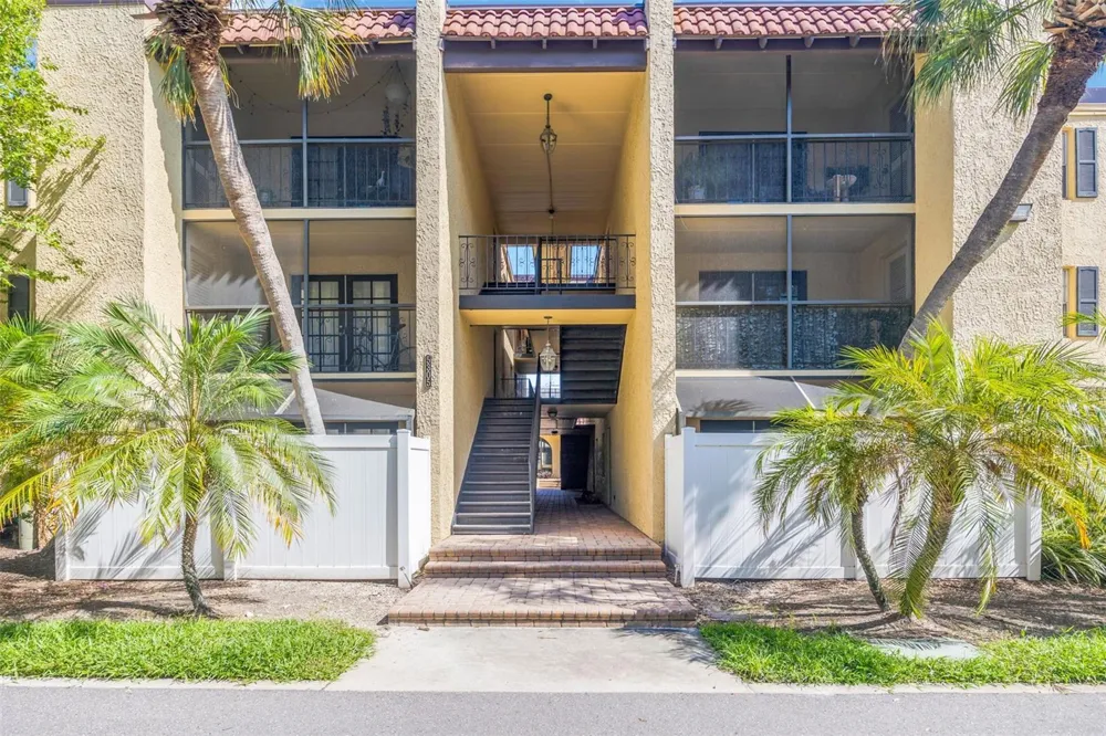 5305 SAN SEBASTIAN COURT #127 Tampa, FL 33609