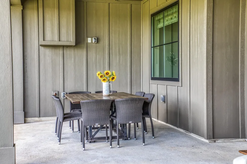 114 Turney Trace Round Top, TX 78954